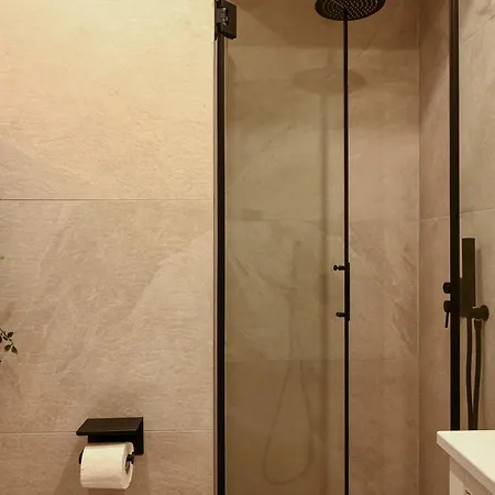 The Signature By Solessa Urban Suite In Ladadika *