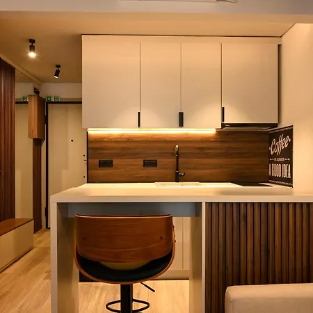 The Signature By Solessa Urban Suite In Ladadika شقة
